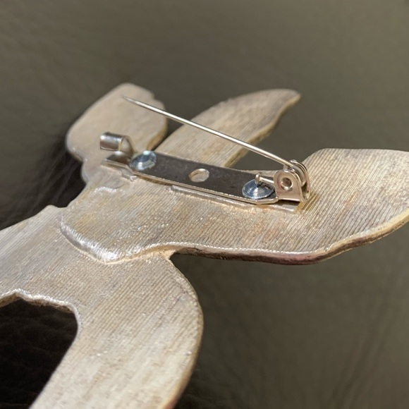 Metal and enamel iris flower cream purple large brooch pin - Picture 6 of 10